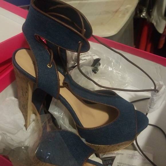 Shoes - Picture 2 of 2